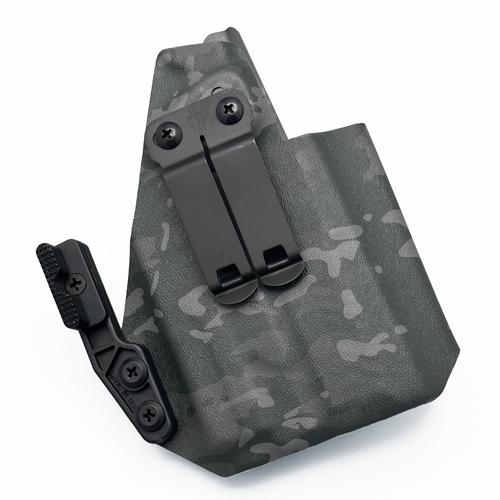 ซองพกใน KYDEX ปืน SIG Sauer P320 และ P320-M18 ติดไฟฉาย Olight Baldr S ลาย MultiCam Black on Graphite