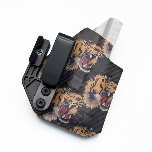 Gucci Tiger on OCP Black Carbon Fiber pattern IWB KYDEX holster for Springfield Hellcat and HS H11, equipped with a concealment claw.