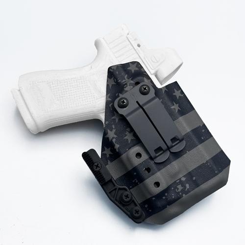 ซองพกใน KYDEX ปืน Glock 19 Trijicon SRO ติดไฟฉาย Olight Baldr S ถนัดขวา