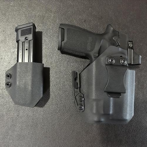 KYDEX IWB holster for Sig M18 with Streamlight TLR-8, featuring Quick Clip, Modwing, and a single mag carrier